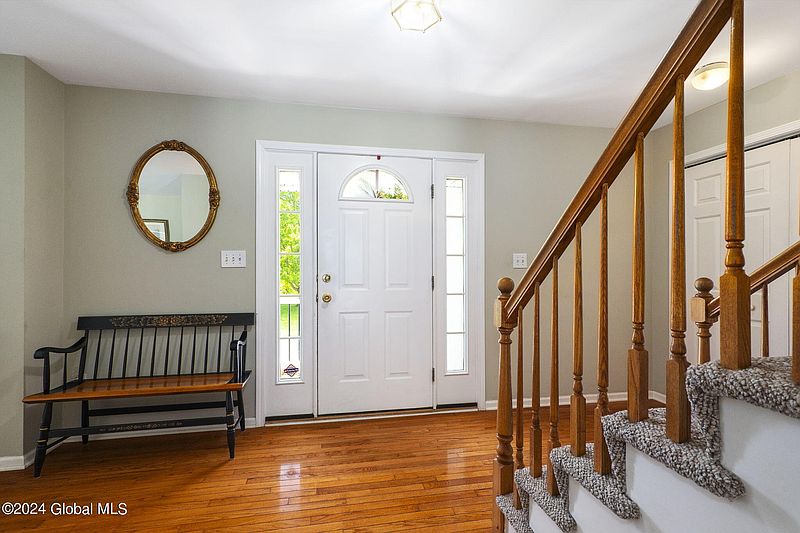 3rd image of 5 Trumpeter Place