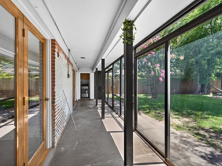 1911 Bermuda St — Photo 21