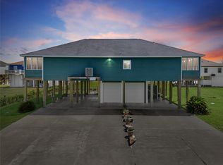 172 Ocean View Dr, Crystal Beach, TX 77650