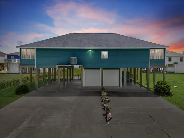 172 Ocean View Dr, Crystal Beach, TX 77650