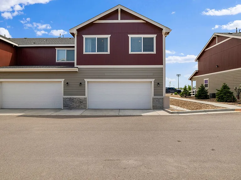 253 Molinar St — Photo 25