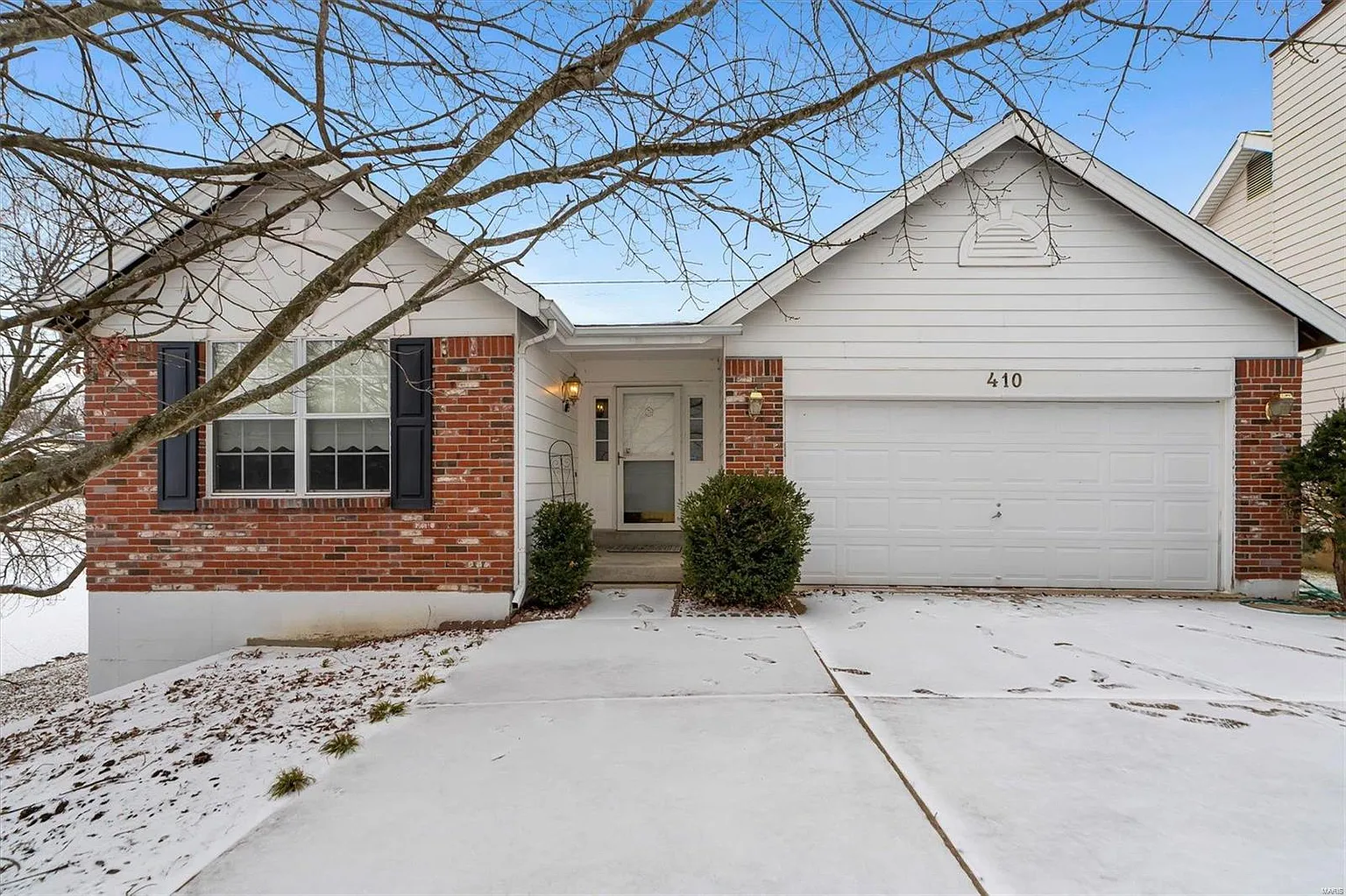 410 Waterside Dr photo 1