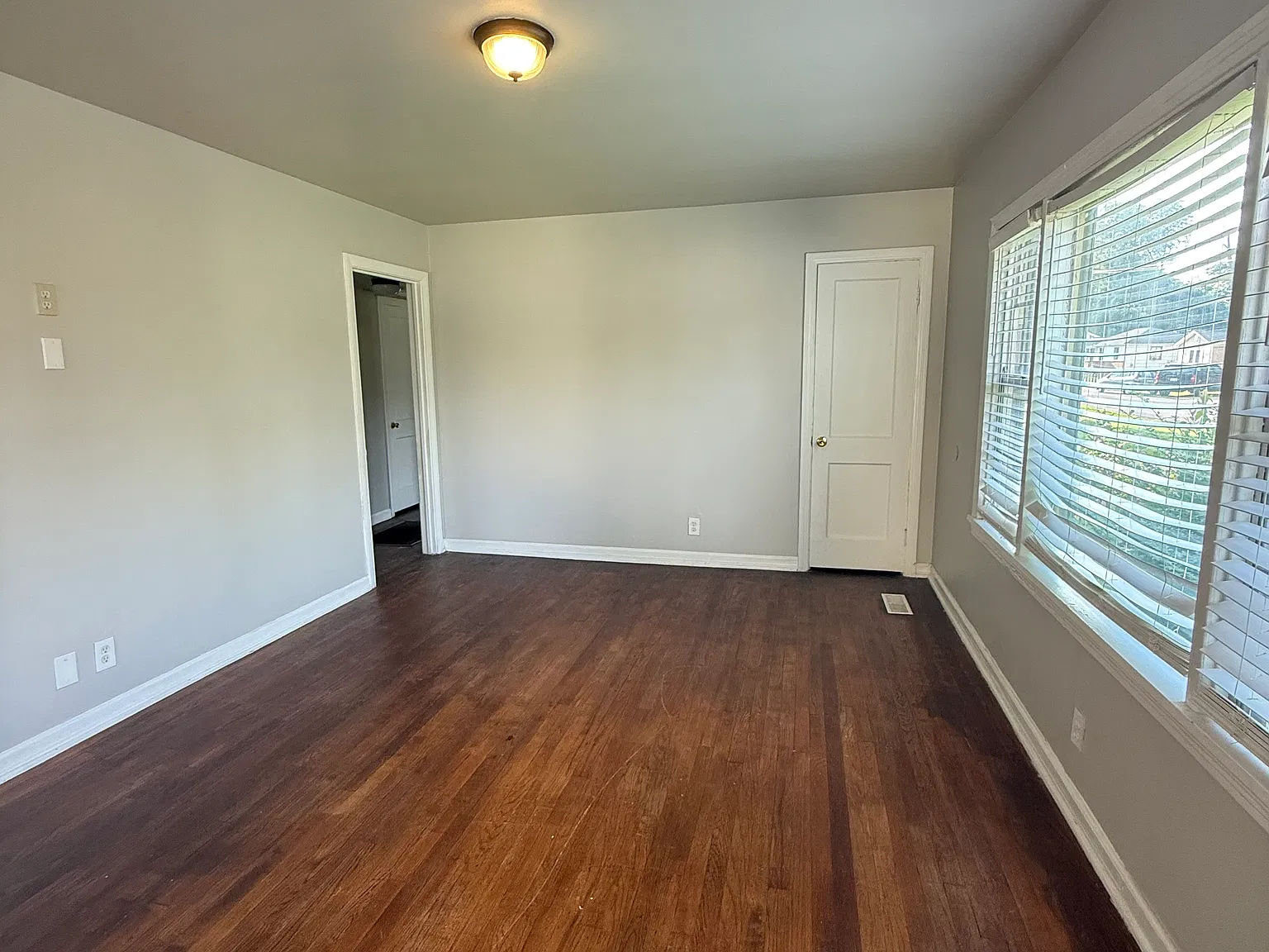 3 bed, 1140 sqft, $1,100 — Photo 2