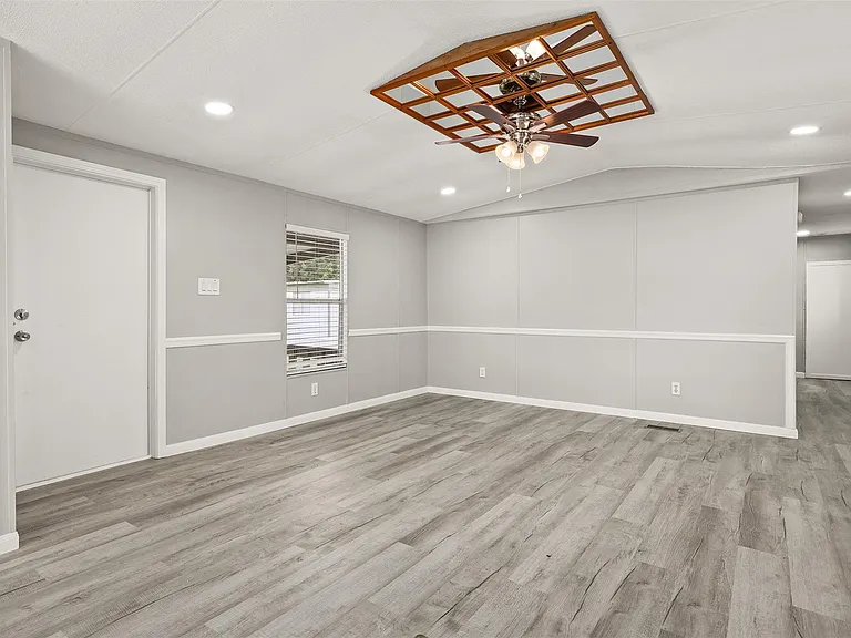 2222 N Austin Ave #23 — Photo 5
