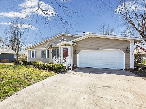 2nd image of 1018 Meadowbrook Rd E