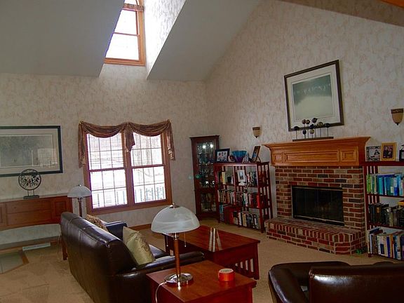 2nd image of 6810 Rockport Ln