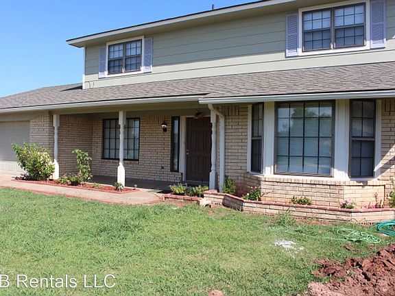 2nd image of 221 SW Crystal Hills Dr