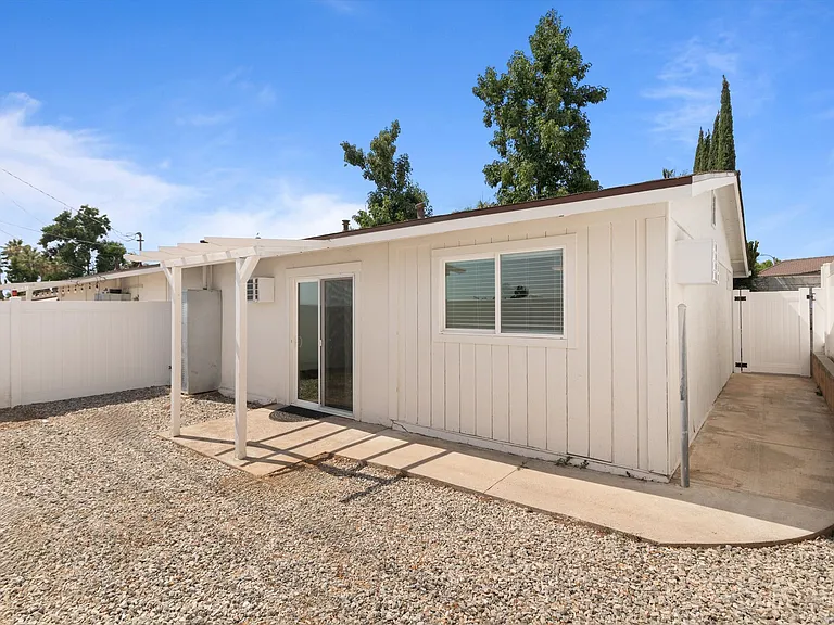 Vista Palms Apartment Homes- Yucaipa, CA — Photo 5