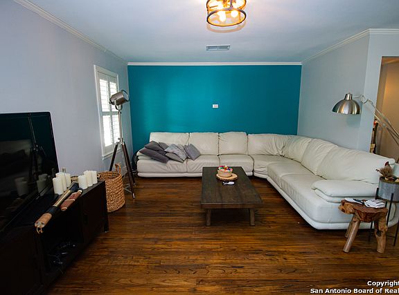 3rd image of 245 Calumet Pl