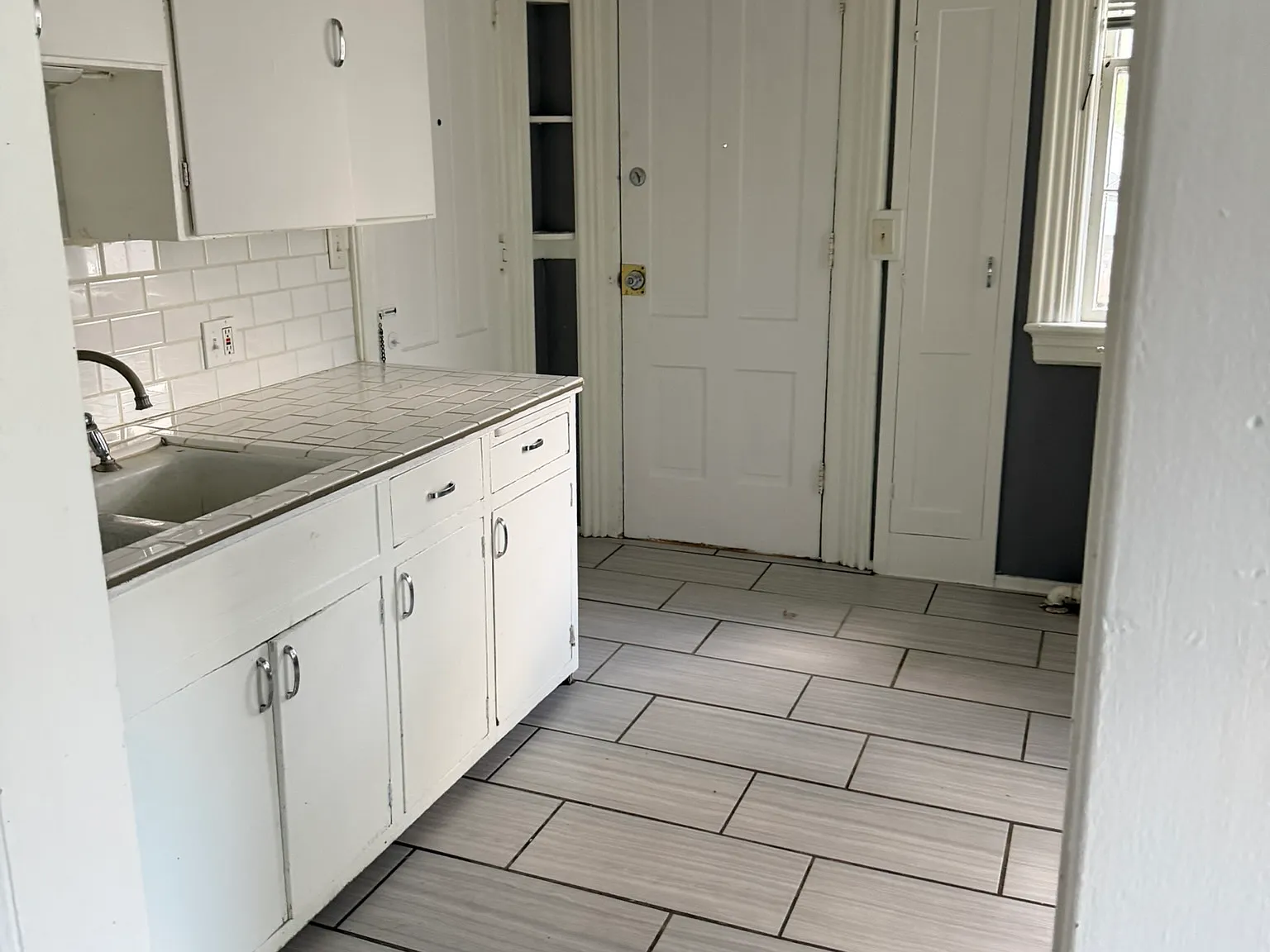 3 bed, 1.5 bath, 1552 sqft, $1,945 — Photo 2