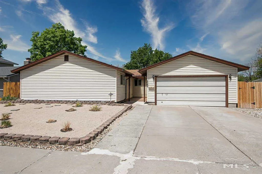 2065 Howard Dr photo 1