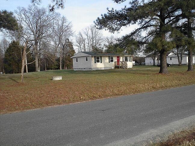 2nd image of 572 Calno Rd