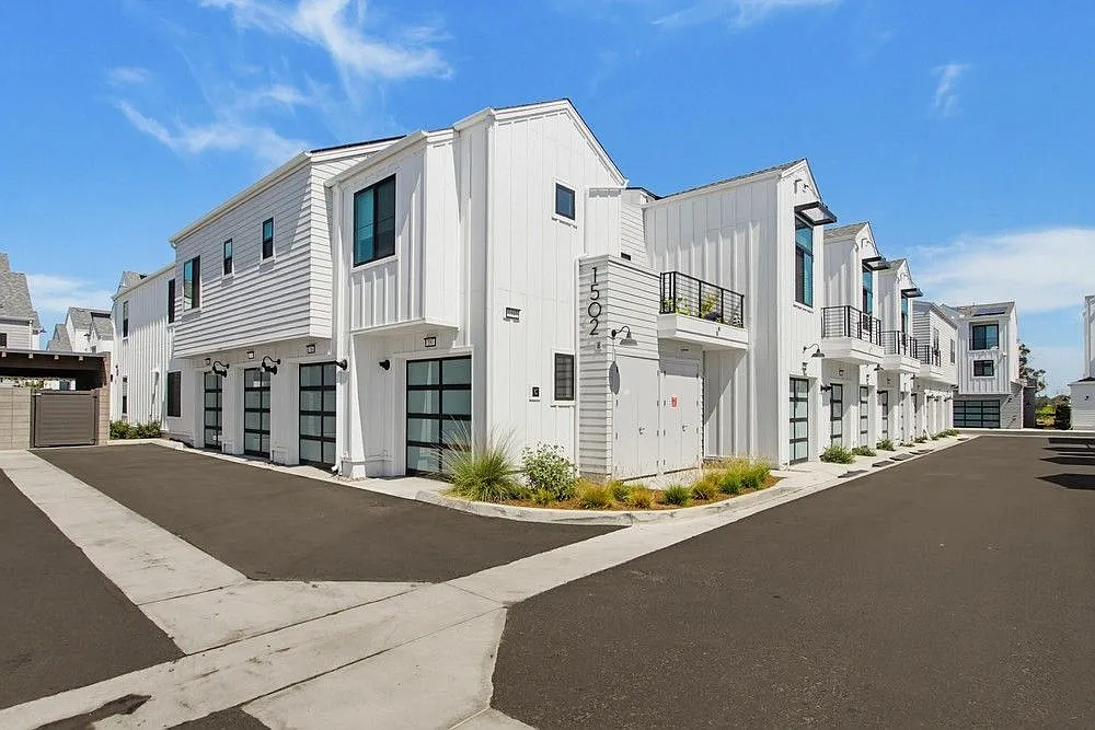 1 bed, 2.0 bath, 1180 sqft, $5,600 — Photo 1