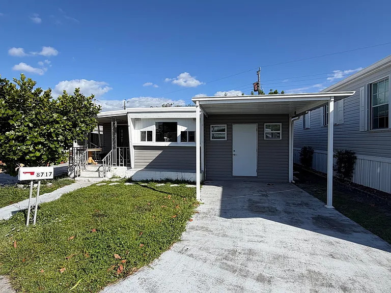 8717 SW 16th Pl — Photo 1