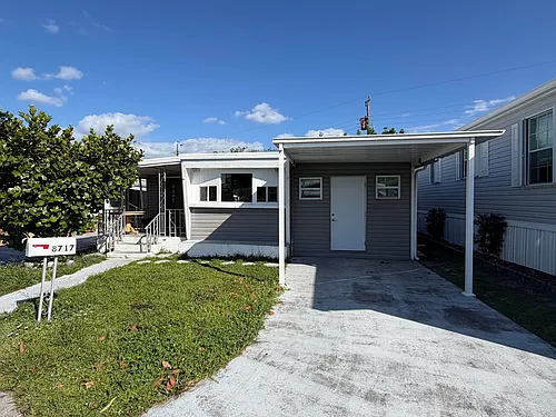 8717 SW 16th Pl Photo 1