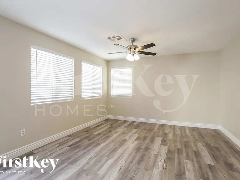 5681 Woods Crossing St — Photo 14