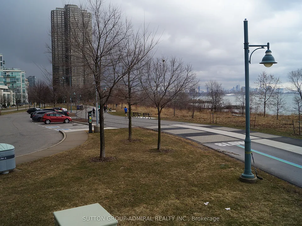 30 Shore Breeze Dr #1914