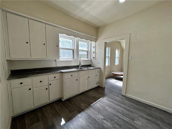 3rd image of 1317 Plum St #1
