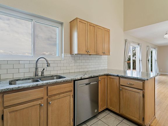 5th image of 522 Sinton Ave