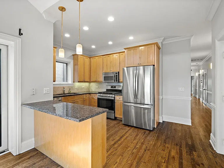 924 W Dakin St #4 — Photo 9