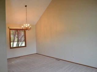 5513 W Chasefield Cir, McHenry, IL 60050