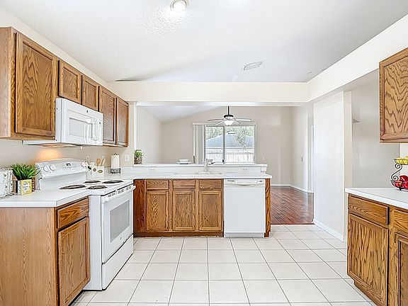 4th image of 509 Somerstone Dr