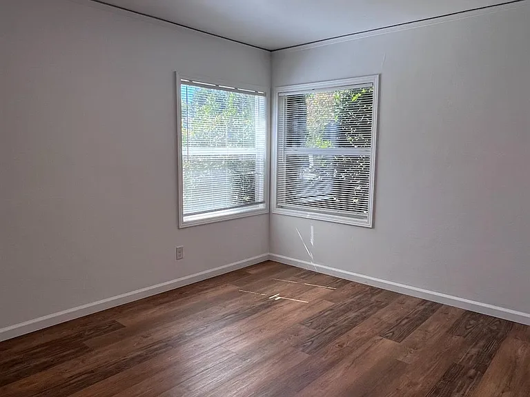 26 E Cortland Ave — Photo 23