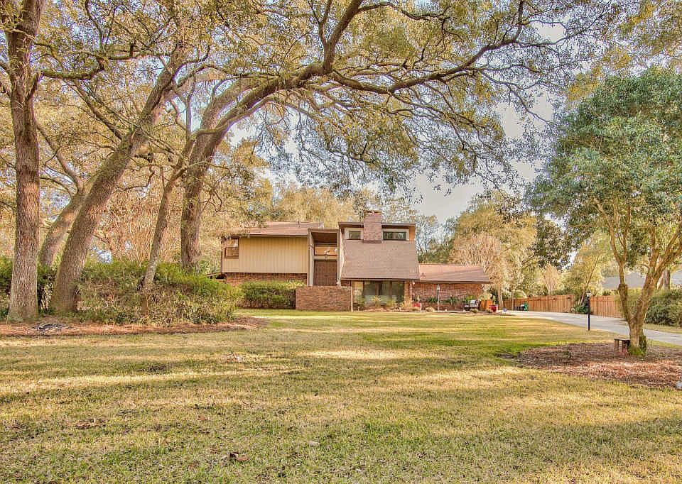 1st image of 1004 College Blvd E