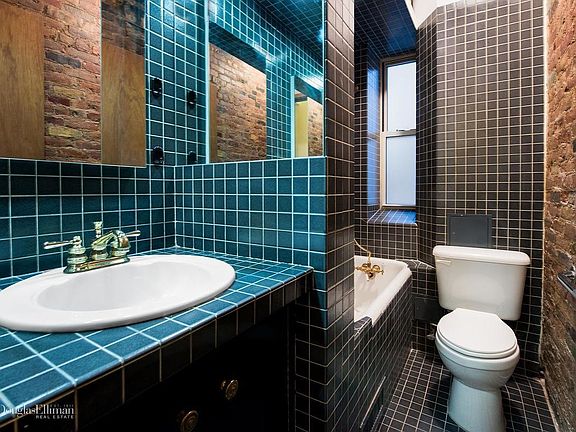 5th image of 125 E 4th St APT 8