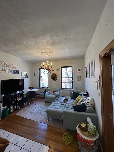 2 bed, 800 sqft, $3,500 — Photo 2