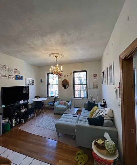 8 Milford St #4 — Photo 2