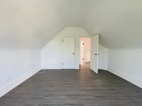 330 Van Duzer Street image 8 of 27