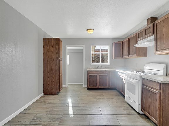 4th image of 9713 Bermuda Ave