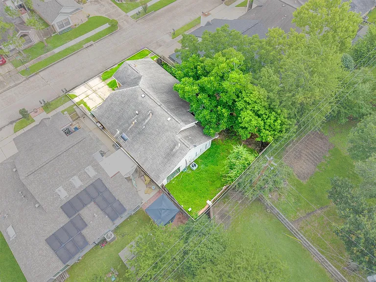 7815 Royan Dr — Photo 23