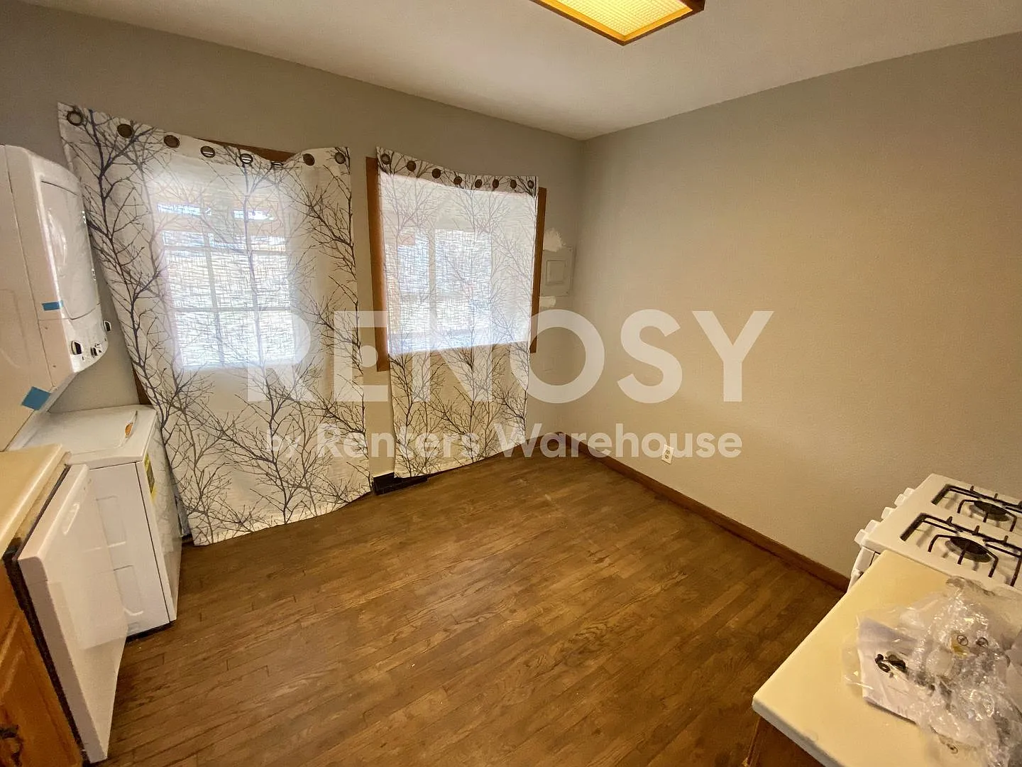 Charming 2 Bed 1 Bath in a Great Location — Photo 3