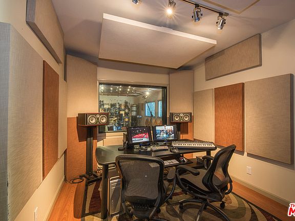 4th image of 5640 Mammoth Ave