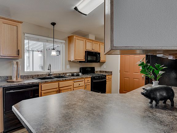 4th image of 579 Canyon Dr
