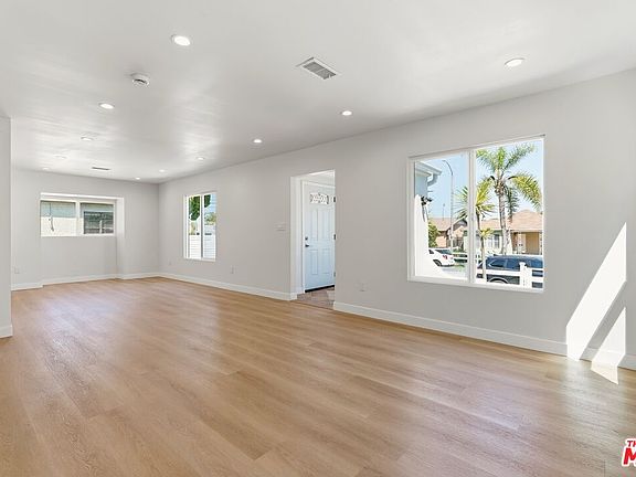 4th image of 3022 W 73rd St