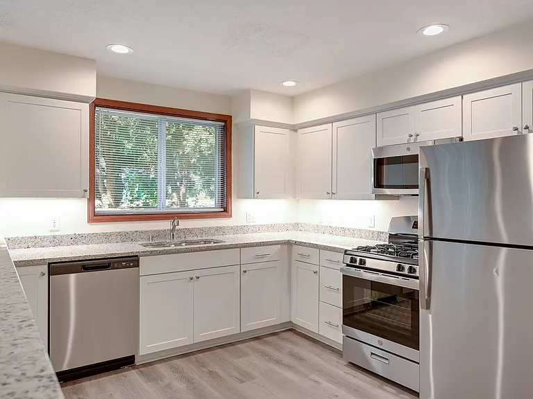 2407 Hampshire Ave — Photo 8
