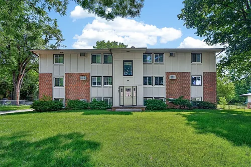 2bed 1 bath Unit in quiet Clive location Photo 1