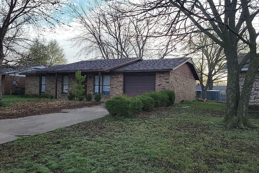 2nd image of 504 NW Highland Dr