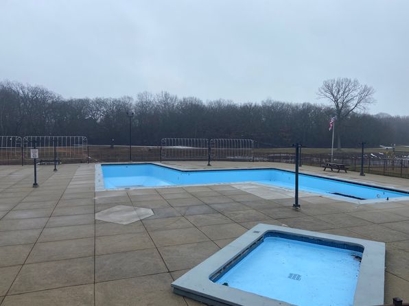 29 Jamaica Colony APT 1, Fox Lake, IL 60020