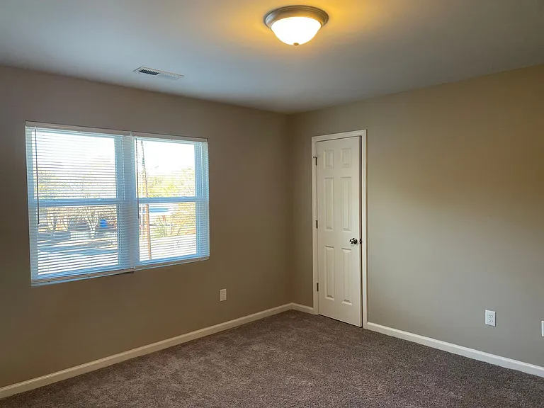 2335 Carmine St — Photo 14