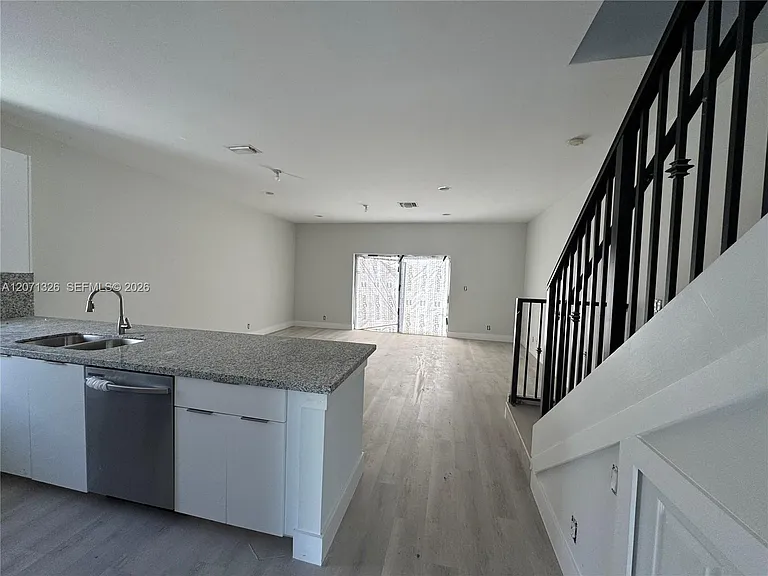 5736 Tyler St — Photo 3