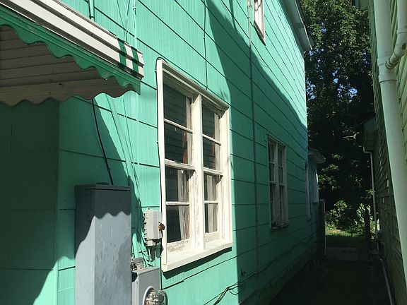 5th image of 1308 Selden Ave