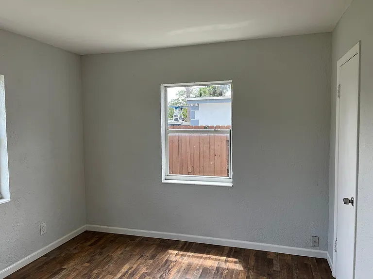 1327 SW 22nd Ave — Photo 4