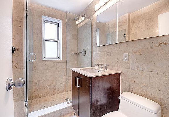 4th image of 10 W 74th St APT 8a