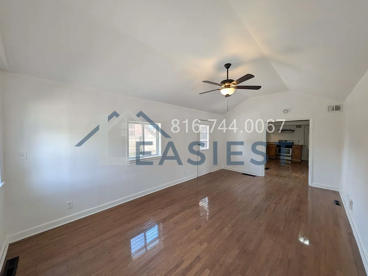 Building Photo - 805 W 75th St