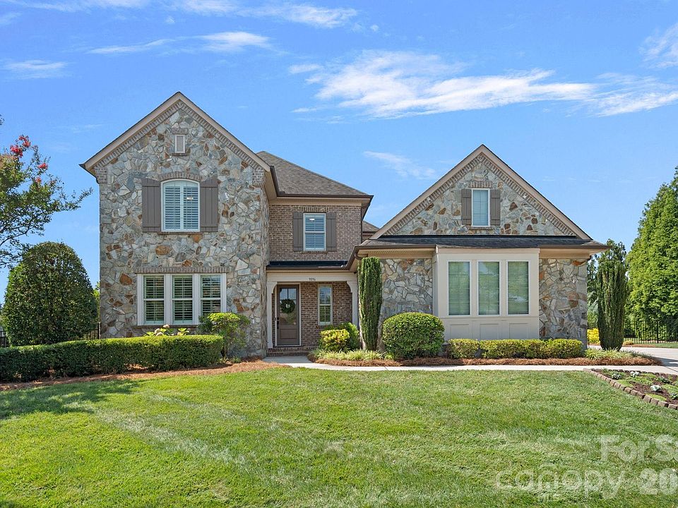 1st image of 9896 Manor View Dr NW