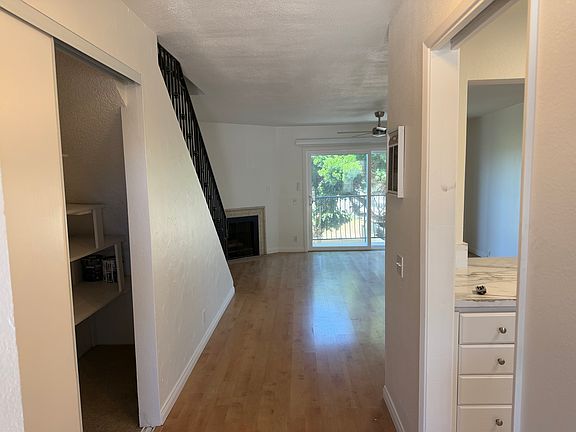 3rd image of 4624 W Point Loma Blvd Unit 9